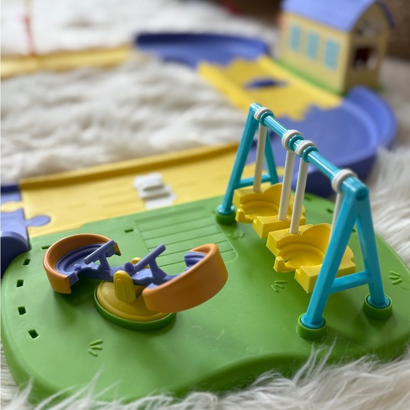 Peppa Pig all around Peppa’s town playset adjustable track - Picture 2 of 10